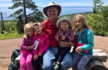 Alan Anderson sitting with grandchildren